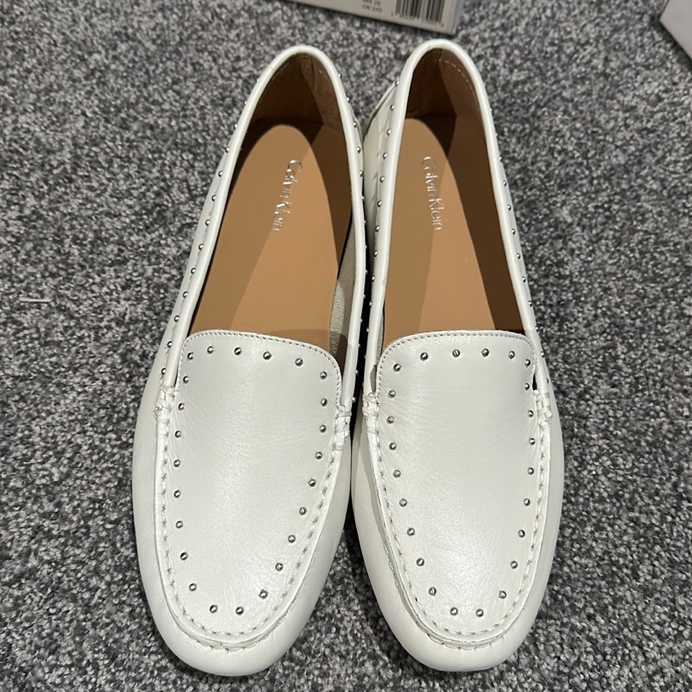 Calvin Klein cream stuffed loafer size 9 never worn